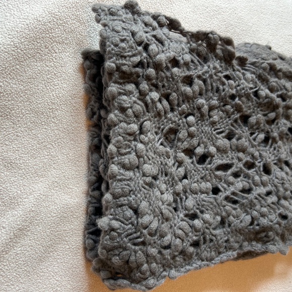 Eileen Fisher | Wool scarf | Grey | Loose crochet - Picture 3 of 5